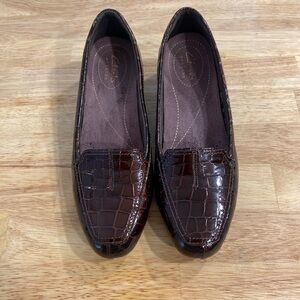 Clarkes Leather Artisan Slip On Crocs Size 7M Brown Loafer